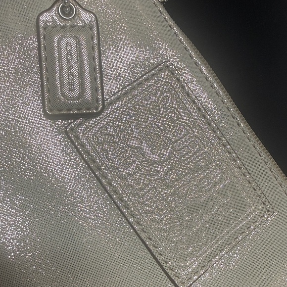 Coach Pearlescent Poppy Liquid Metallic Champagne Leather Wristlet 2010 Clean - Picture 3 of 16